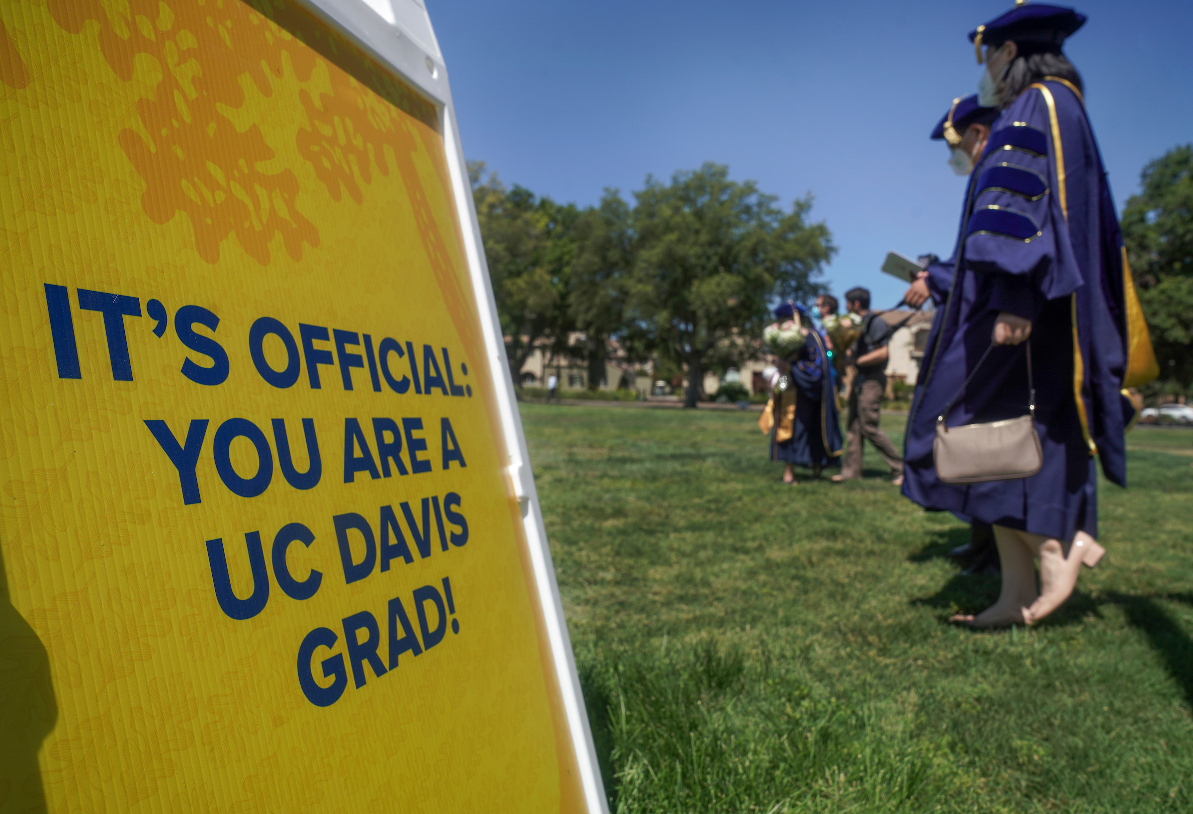 2021 commencement sign